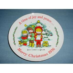    Christmas 1976 Plate by Joan Walsh Anglund: Everything Else