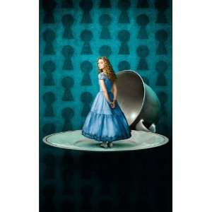 Tim Burtons Alice in Wonderland Alice Keyhole 300 Piece Puzzle