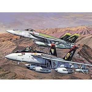    4607 1/144 F/A 18E Super Hornet VFA 31 & VFA 105 (2) Toys & Games