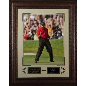  Tiger Woods Laser Engraved Signature 2008 US Open Framed Dis   Golf 