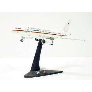  Herpa Wings Luftwaffe A319 Model Airplane: Toys & Games