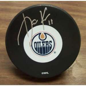  Jarri Kurri Autographed Hockey Puck: Sports & Outdoors