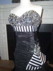 NWT Tony Bowls Paris Popular Black evening gown stunning Dress  