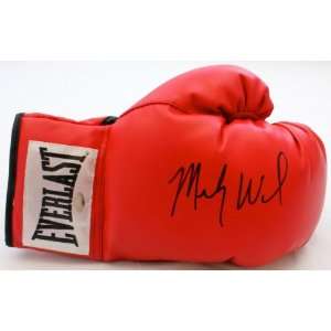Micky Ward Signed Boxing Glove   Autographed Boxing Gloves  