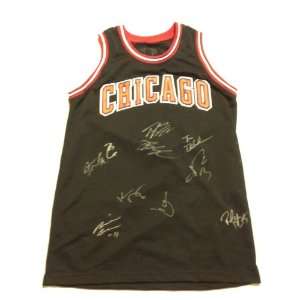  2011 CHICAGO BULLS Team Signed Autographed Jersey COA 