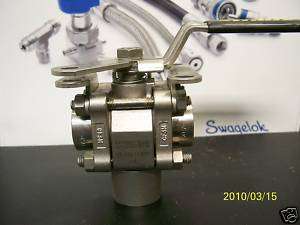 SWAGELOK (WHITEY) 3 WAY BALL VALVE~SS 63XTF8RT JL~  