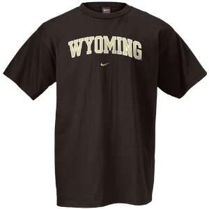  Nike Wyoming Cowboys Brown Classic College T shirt: Sports 