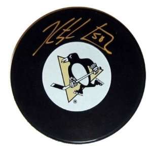  Kris Letang Signed Hockey Puck Penguins Logo: Sports 
