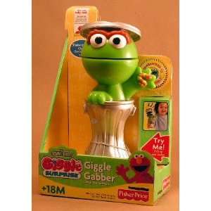   Street Giggle Surprise Oscar the Grouch Giggle Gabber Toys & Games