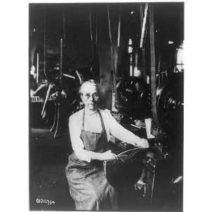 Woman,punch press,Frankford Arsenal,Frankford,PA,c1916:  