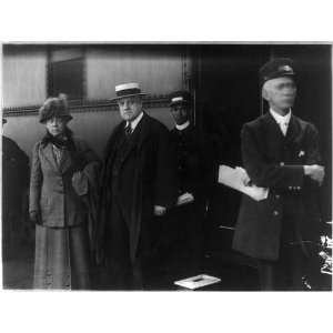  Alexander Mitchell Palmer,1872 1936,with wife,board train 