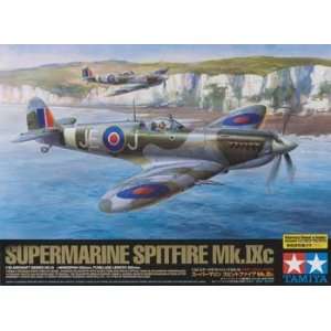   32 Supermarine Spitfire Mk.IXc (Plastic Model Airplane) Toys & Games